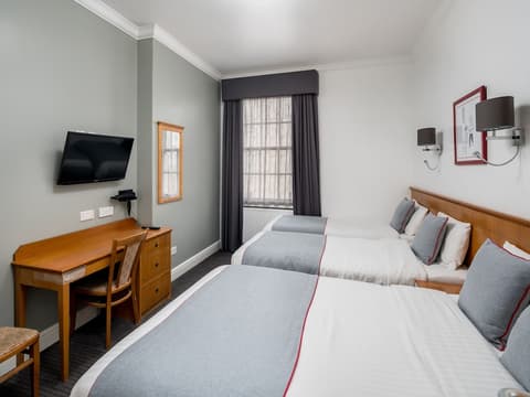 OYO Townhouse New England, London Victoria, Room