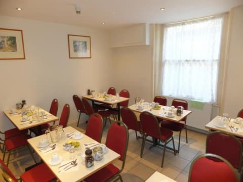 Carlton Hotel, Restaurant