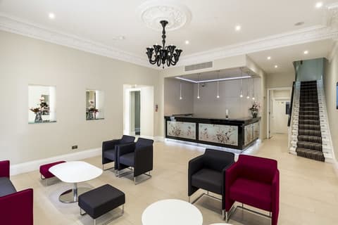 London House Hotel, Reception