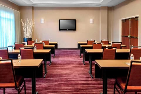 Courtyard by Marriott Newark Elizabeth, Meeting facility