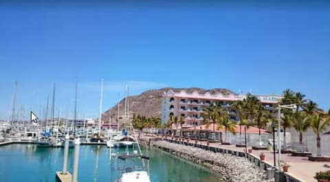 The Westmarine Waterfront Hotel, Outdoor pool