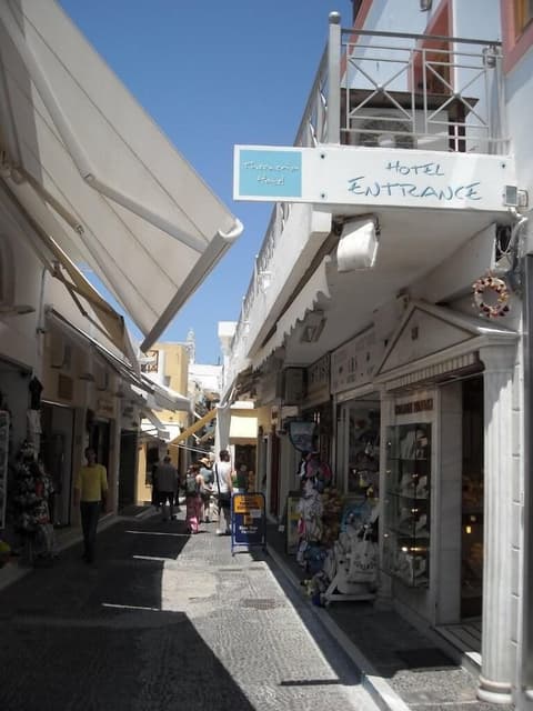 Theoxenia Caldera Hotel, Property entrance