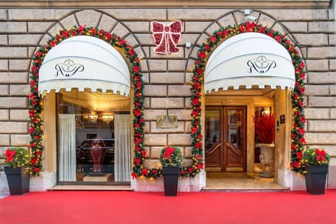 River Palace Hotel, Front of property