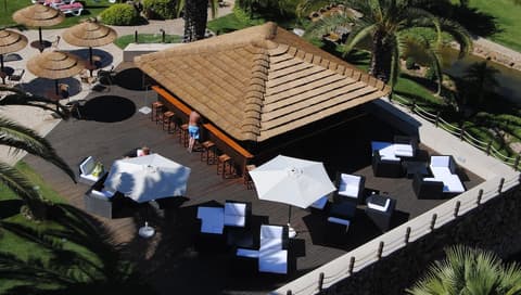 Falésia Hotel - Adults Only, Poolside bar
