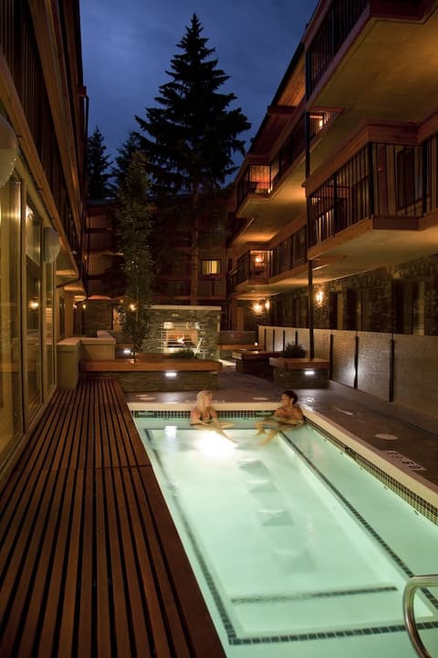 Banff Aspen Lodge, Outdoor pool