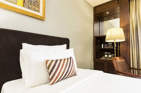 Chatrium Hotel Royal Lake Yangon, Room