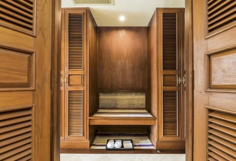 Chatrium Hotel Royal Lake Yangon, Room