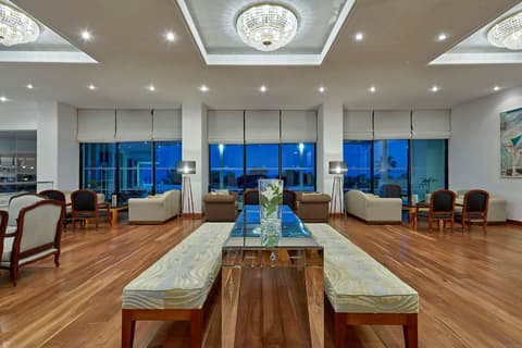 Grecian Bay Hotel, Lobby sitting area