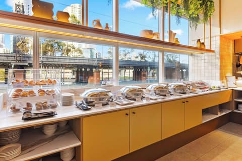 Clarion Suites Gateway, Breakfast area