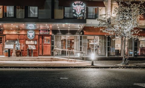 Arctic City Hotel, Front of property