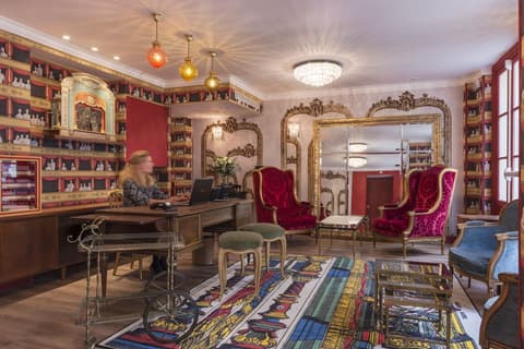 Hôtel Sacha, Reception