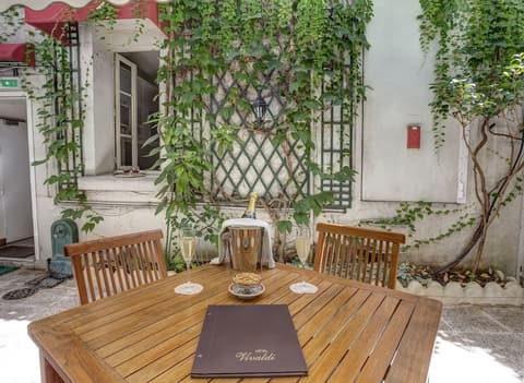 Vivaldi Hotel, Outdoor dining