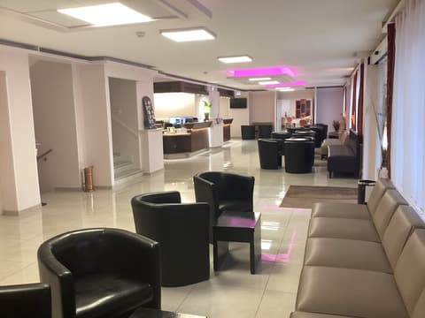 Hôtel Alliance Lourdes, Interior entrance