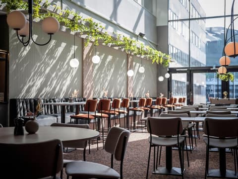 Quality Hotel Saga, Dining