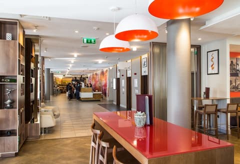 DoubleTree by Hilton London Angel Kings Cross, Lobby