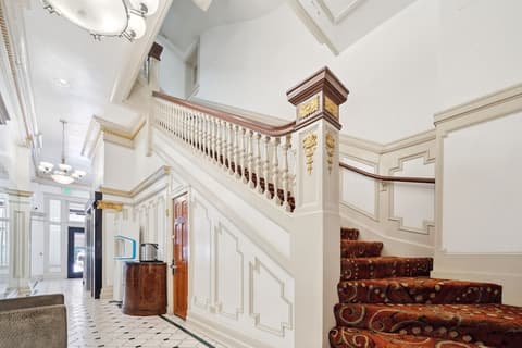 Union Square Plaza Hotel, Lobby