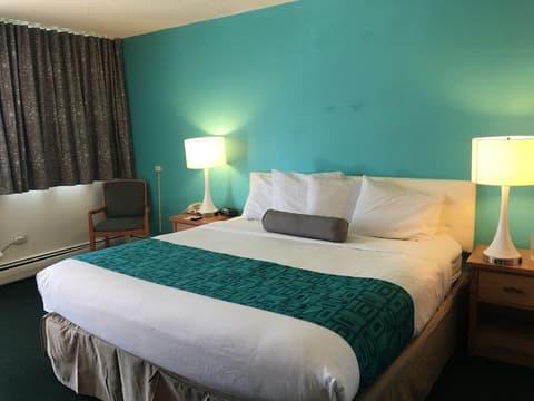 Howard Johnson by Wyndham Colorado Springs, Room