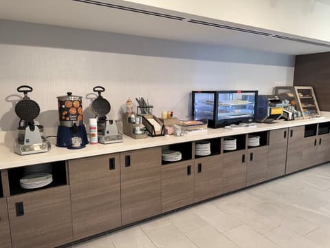 Home2 Suites by Hilton Scottsdale Old Town, Breakfast buffet