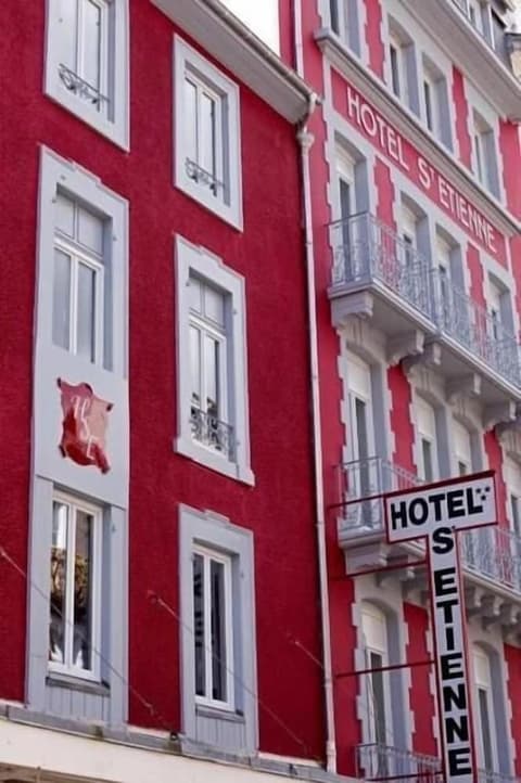 Hotel St-Etienne, Front of property