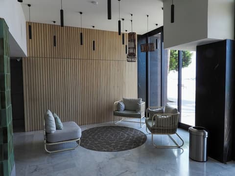 Seven Crown La Paz Malecon, Reception