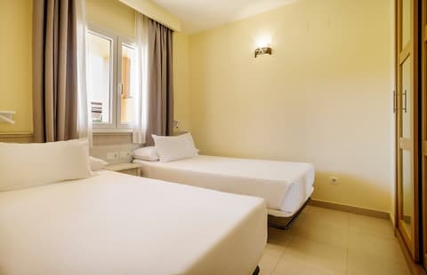 Aparthotel ILUNION Sancti Petri, Room
