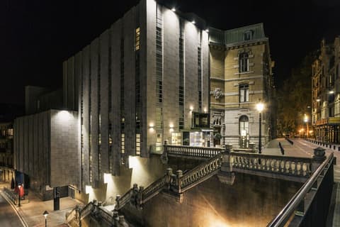 Mercure Bilbao Jardines De Albia, Front of property