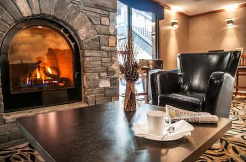 Charltons Banff, Lobby