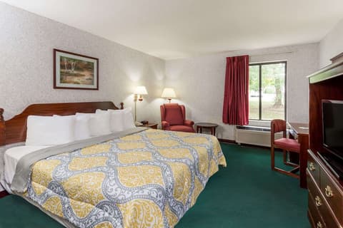 Days Inn by Wyndham Battlefield Rd/Hwy 65, Room