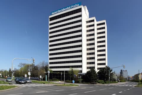Occidental Praha, Front of property