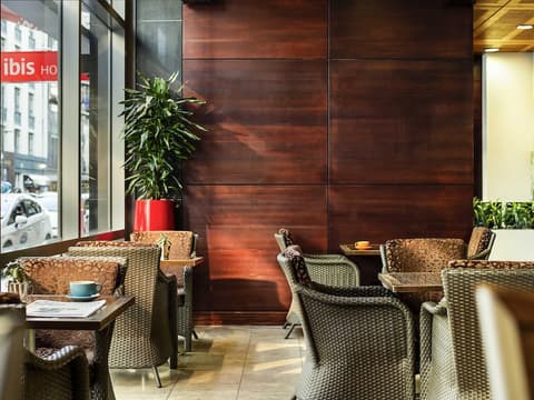 ibis Wellington, Exterior