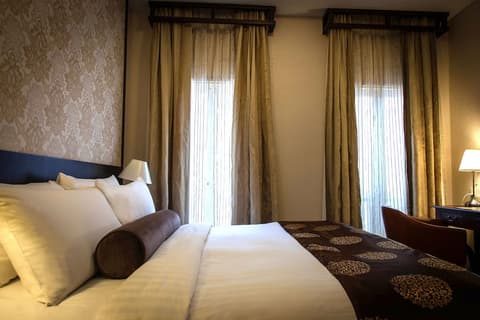 Village Hotel Albert Court by Far East Hospitality, Room