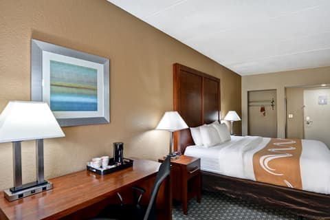 Quality Inn & Suites Heritage Park, Room