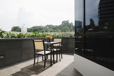 Grand Park City Hall, Room