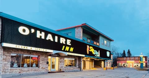 O'Haire Inn, Exterior