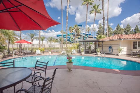 Best Inn & Suites, Pool