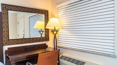 Sevilla Inn - Near Medieval Times, Room