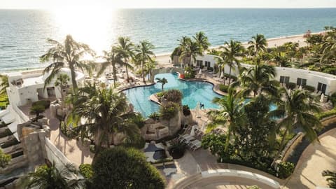 Trump International Beach Resort, Outdoor pool