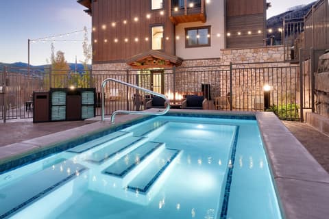 Residence Inn by Marriott Vail, Outdoor spa tub