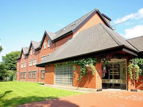 The Royal Toby Hotel, Front of property