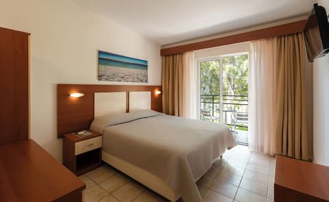 Mitsis Messonghi, Room