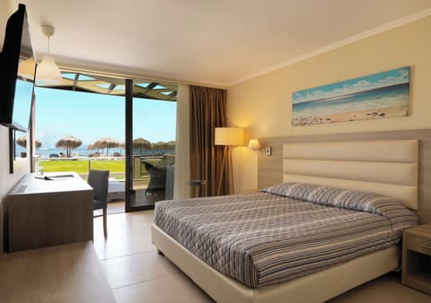 Mitsis Messonghi, Room