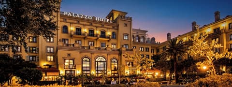 Palazzo Hotel, Front of property