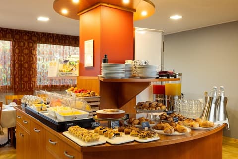 La Villa, Sure Hotel Collection by Best Western, Breakfast area