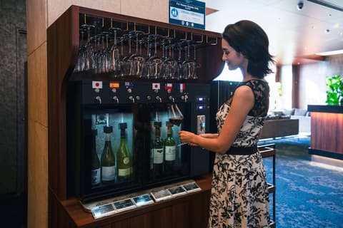 Park Hotel Tokyo, Lobby