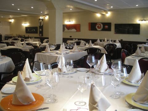 Hotel Los Ángeles, Restaurant