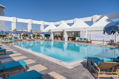 Four Seasons Hotel Amman, Outdoor pool