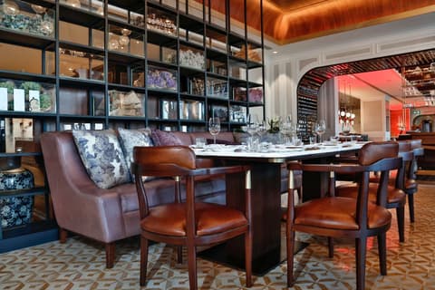 Four Seasons Hotel Amman, Restaurant