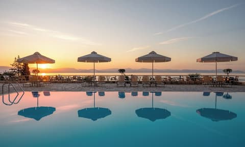 Mitsis Belvedere, Outdoor pool