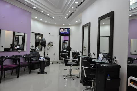 Grand Continental Hotel, Hair salon