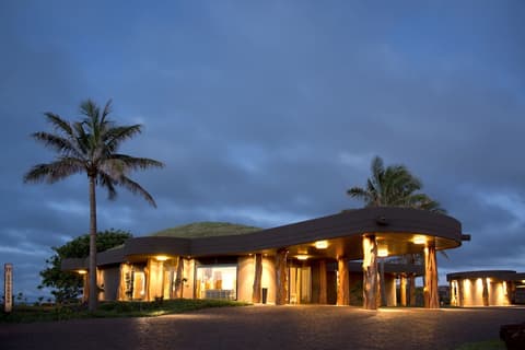 Nayara Hangaroa, Front of property